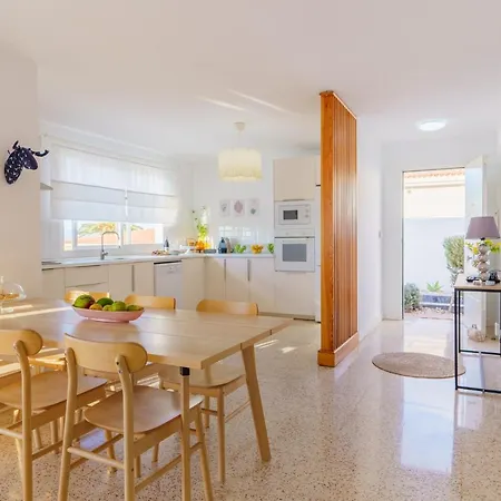 Вилла Iris 8 House *