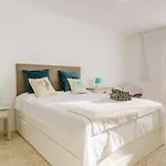 Iris 8 House Villa